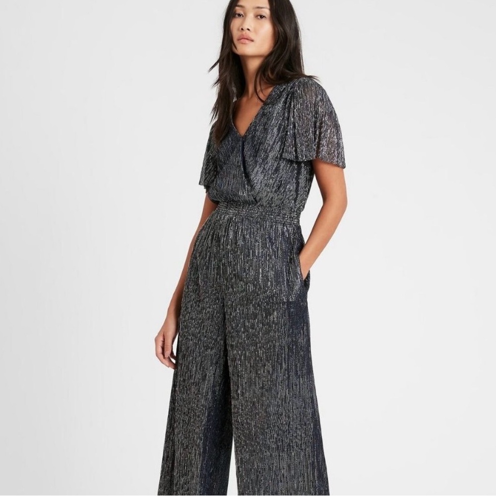 Banana Republic Black Metallic V-Neck Wide-Leg Jumpsuit 🖤 NWT